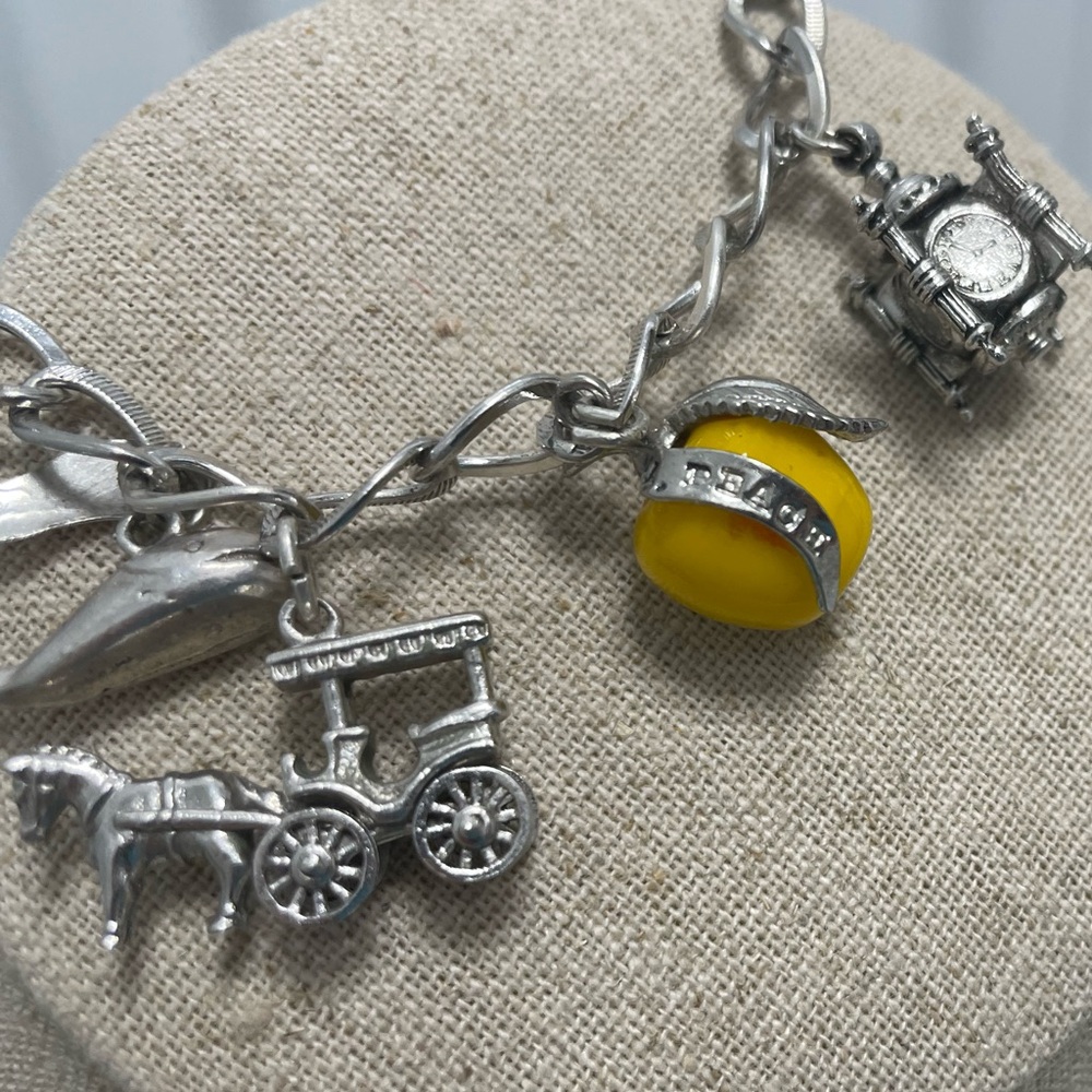Vintage Charm Bracelet w/ 8 charms from all over - Picture 9 of 16